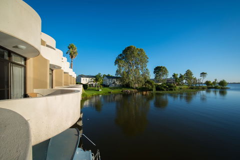 Capri Waters Country Club - Accommodation Perth 1