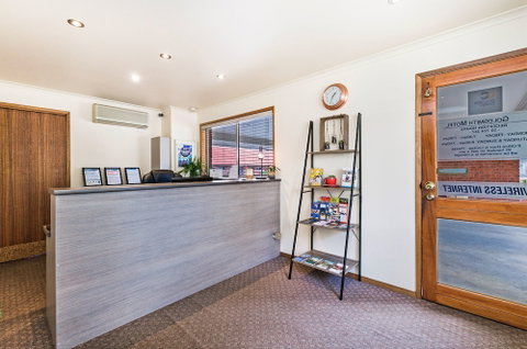 AAt 28 Goldsmith Motel - Perth Resorts 1