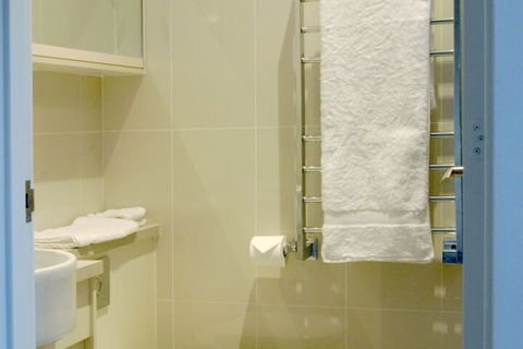 By The Beach B&B And Apartments - Accommodation Perth 7
