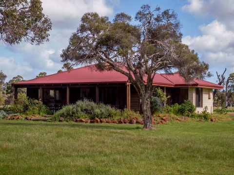 Dunsborough Rail Carriages & Farm Cottages - Perth Resorts 2