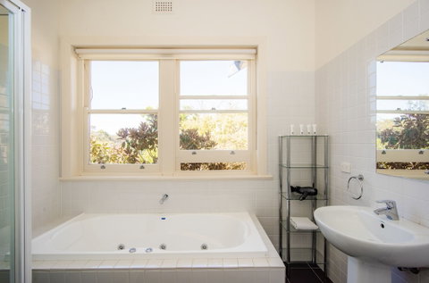 Longview Vineyard - Accommodation Perth 3