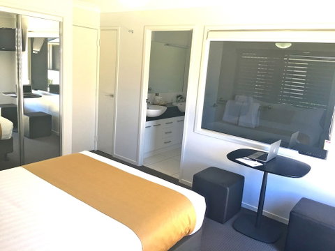 21 On Hursley Motel Apartments - Accommodation Perth 6