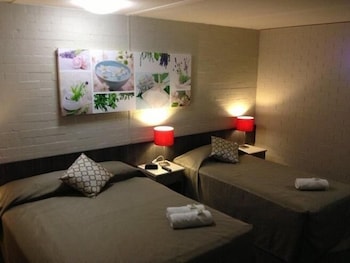 Browns Plains Hotel - Accommodation Perth 1