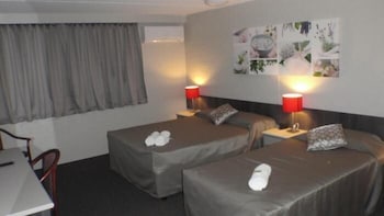 Browns Plains Hotel - Accommodation Perth 2