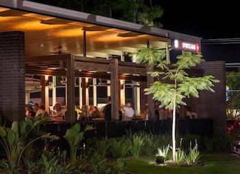 Browns Plains Hotel - Accommodation Perth 3