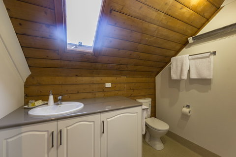 The Racecourse Inn - Perth Resorts 3