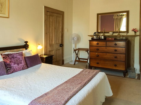 The Racecourse Inn - Perth Resorts 6