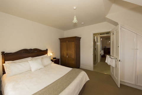 The Racecourse Inn - Perth Resorts 4