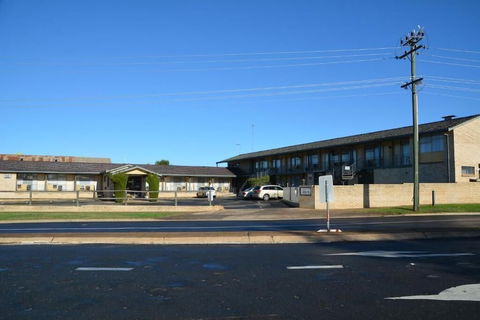 Adrian Motel - Perth Resorts 5