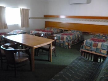 Landsborough Lodge Motel - Accommodation Perth 2