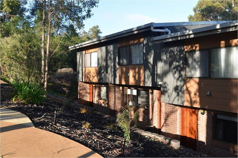 Evedon Park Bush Retreat - Perth Resorts 5