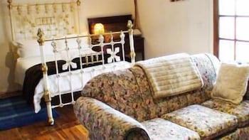Albury Cottages - Accommodation Perth 2