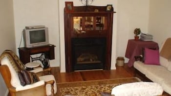 Albury Cottages - Accommodation Perth 3