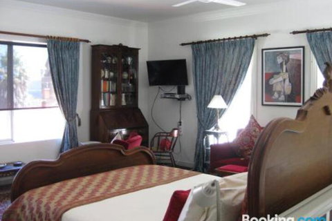 Three Chimneys Bed & Breakfast Boutique Guest House - Accommodation Perth 7