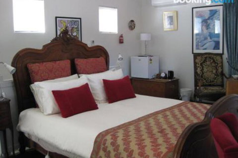 Three Chimneys Bed & Breakfast Boutique Guest House - Accommodation Perth 6