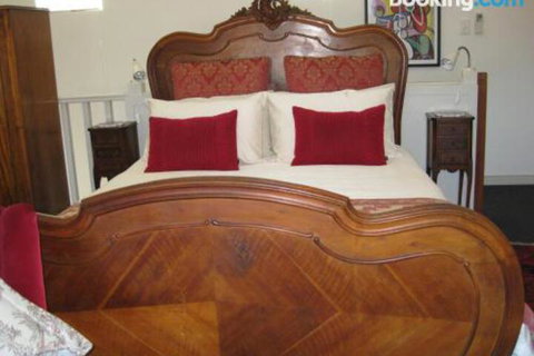Three Chimneys Bed & Breakfast Boutique Guest House - Accommodation Perth 5
