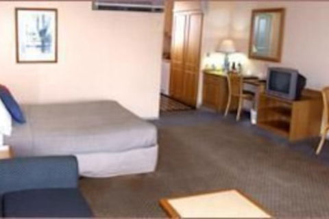 Young Federation Motor Inn - Accommodation Perth 1