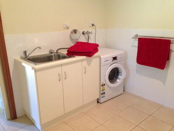 Clarevale Cottage B&B - Accommodation Perth 0