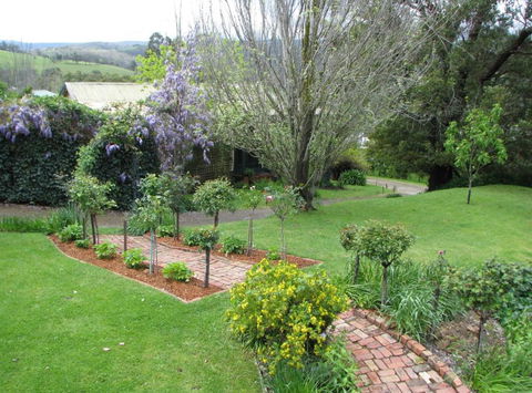 Leafield Cottages - Perth Resorts 6