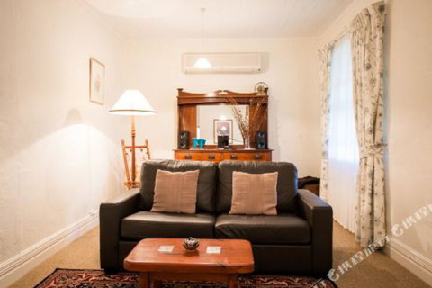 Georgies Cottage - Accommodation Perth 6