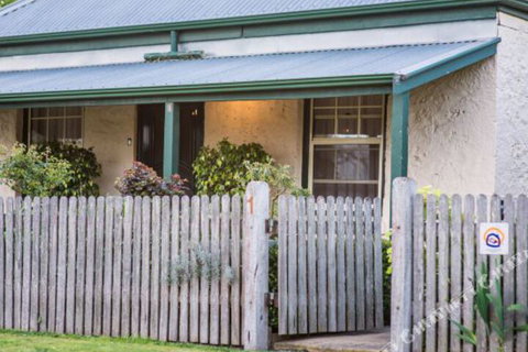 Georgies Cottage - Accommodation Perth 3