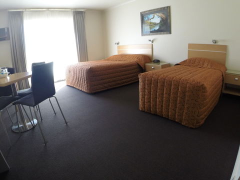 CluBarham Motel - Accommodation Perth 3