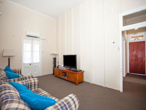 CBD Holiday Home - Perth Resorts 2