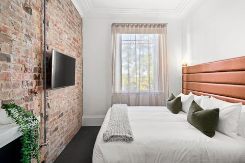 Grand Hotel Wyong - Perth Resorts 3