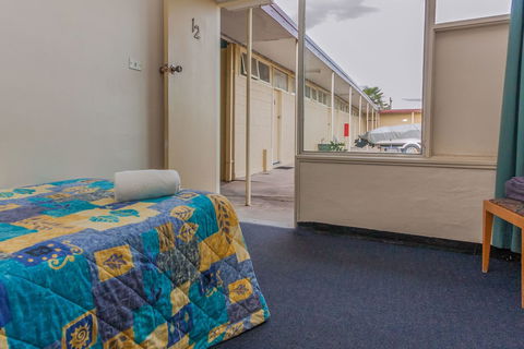 Moruya Waterfront Hotel Motel - Perth Resorts 1