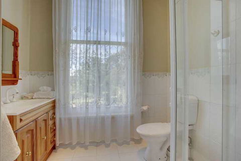 Highton Manor - Accommodation Perth 7