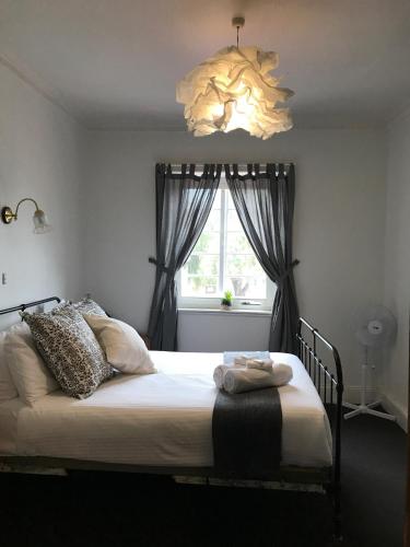 Caledonian Inn - Accommodation Perth 3