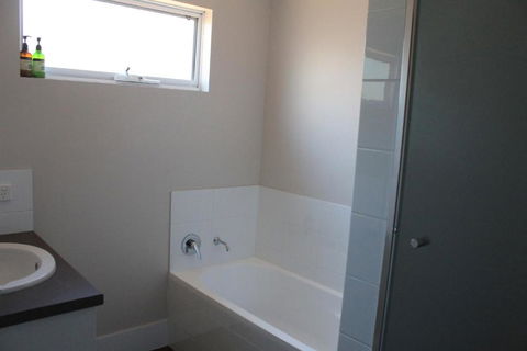 Bluebird Cottage - Accommodation Perth 3