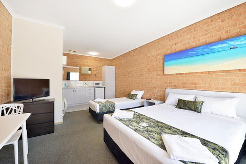 Cranbourne Motor Inn - Perth Resorts 4
