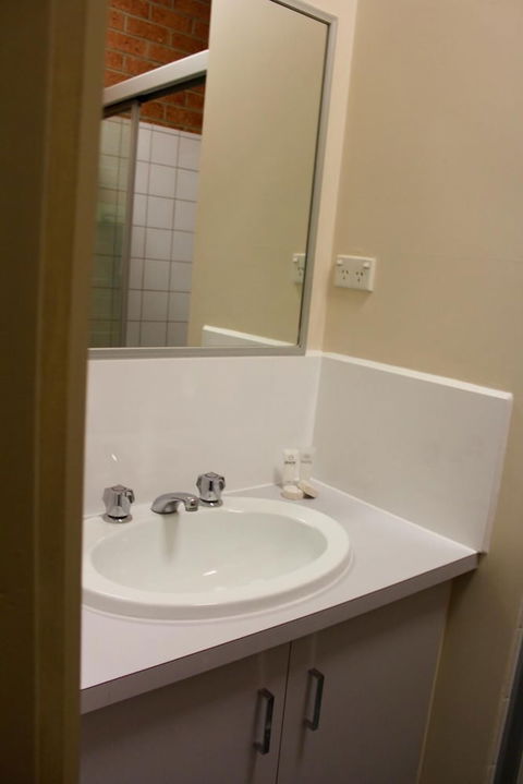 Cranbourne Motor Inn - Perth Resorts 5