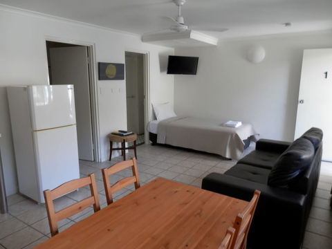 Yongala Lodge By The Strand - Accommodation Perth 4