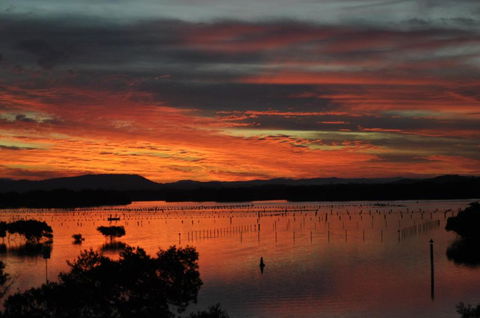 CHILL OUT LAKESIDE At FORSTER - Perth Resorts 6