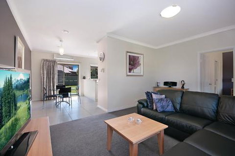 Hamilton Standard Apartment - Accommodation Perth 0