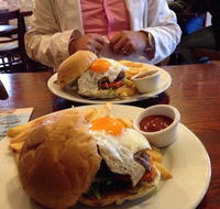 Flanagans Border Inn - Perth Resorts