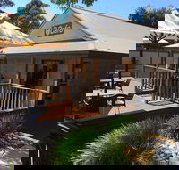 Shady Oaks Cafe - Perth Resorts