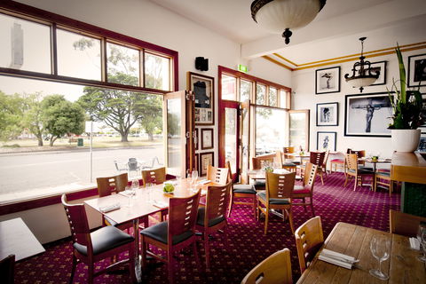 Elephant And Castle Hotel - Accommodation Perth 1