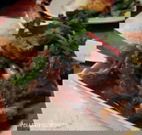 Muoi's Feast - Perth Resorts