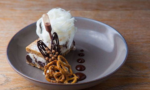 Clifford's Grill & Lounge - Perth Resorts 10