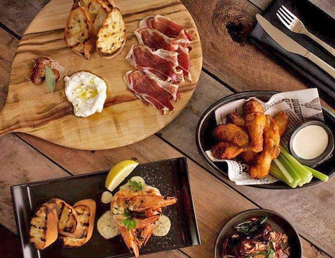 Clifford's Grill & Lounge - Perth Resorts 6