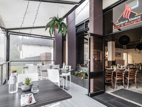 Southern Stones And Bar Grill - Accommodation Perth 2