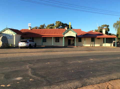 Historical Maidens Hotel - Accommodation Perth 0