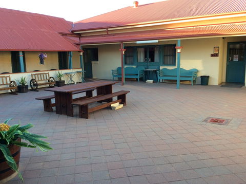 Historical Maidens Hotel - Accommodation Perth 1