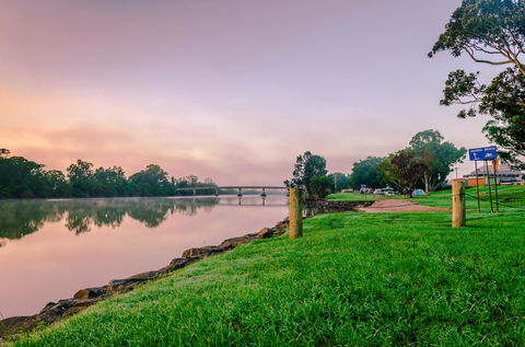Three Birds Riverfront Restaurant - Perth Resorts 1