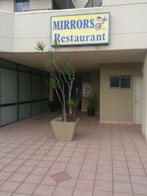 Mirrors Restaurant - Perth Resorts 0
