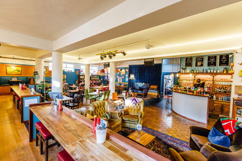 Aunty Ed's Restaurant And Bar - Accommodation Perth 2