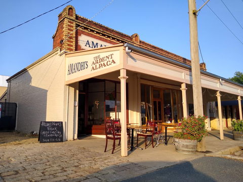 Amandhi's - Accommodation Perth 0